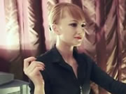 남자가 자위하는 것을 도와주는 아가씨