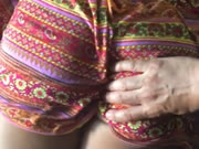 육즙이 많은 엉덩이를 가진 라틴계 아가씨