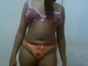 그녀의 엉덩이를 보여주기