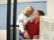 당신의 남자 친구는 여기에 없습니다.