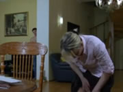 엄마가 자위하는 것을 지켜보는 리투아니아 아들