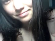 남자친구의 셀카를 찍는 귀여운 소녀