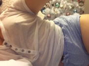 아시아 두꺼운 아기 화이트 티셔츠 놀리기